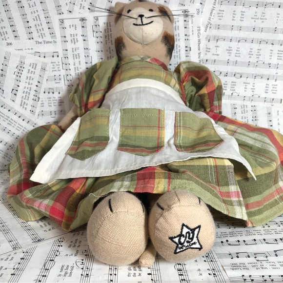 Mrs Fluffy 100% Cotton Cat Anthropomorphic Child’s Plush Cuddly Security Toy - Picture 4 of 9